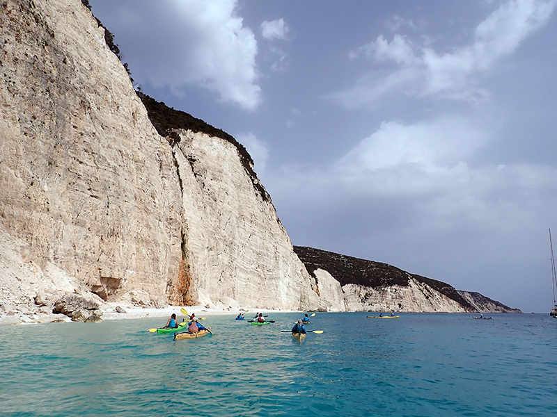 paddling by Fteri